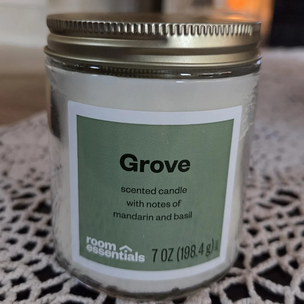 Room Essentials Grove 7oz Candle  Scent of Mandarin And‎ Basil NEW